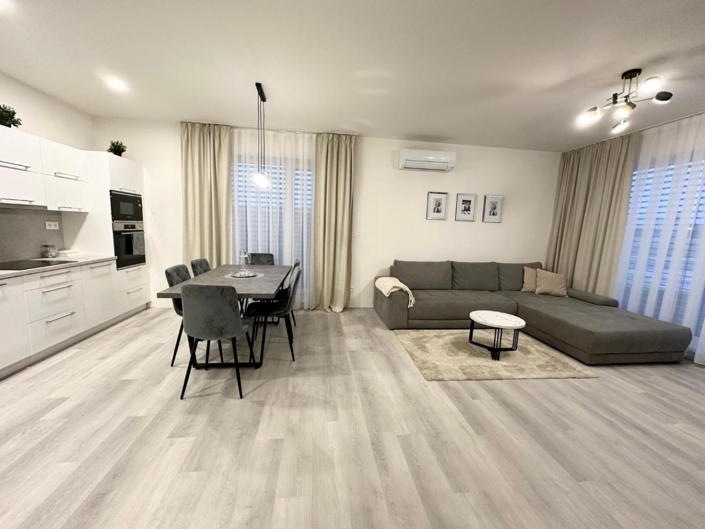 Klimatizovany Apartmanovy Dom S Virivkou, 9A Senec Exterior photo