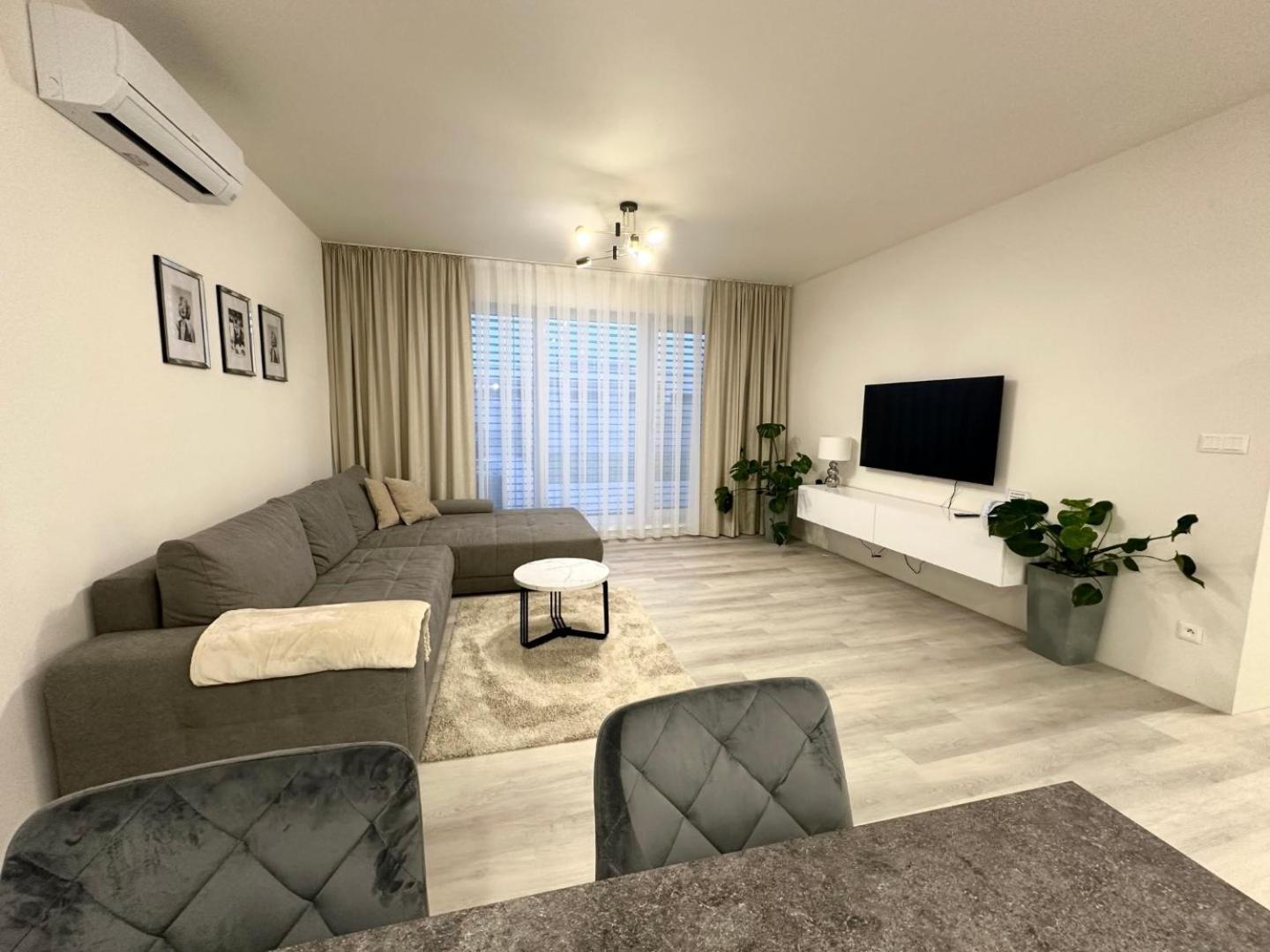 Klimatizovany Apartmanovy Dom S Virivkou, 9A Senec Exterior photo