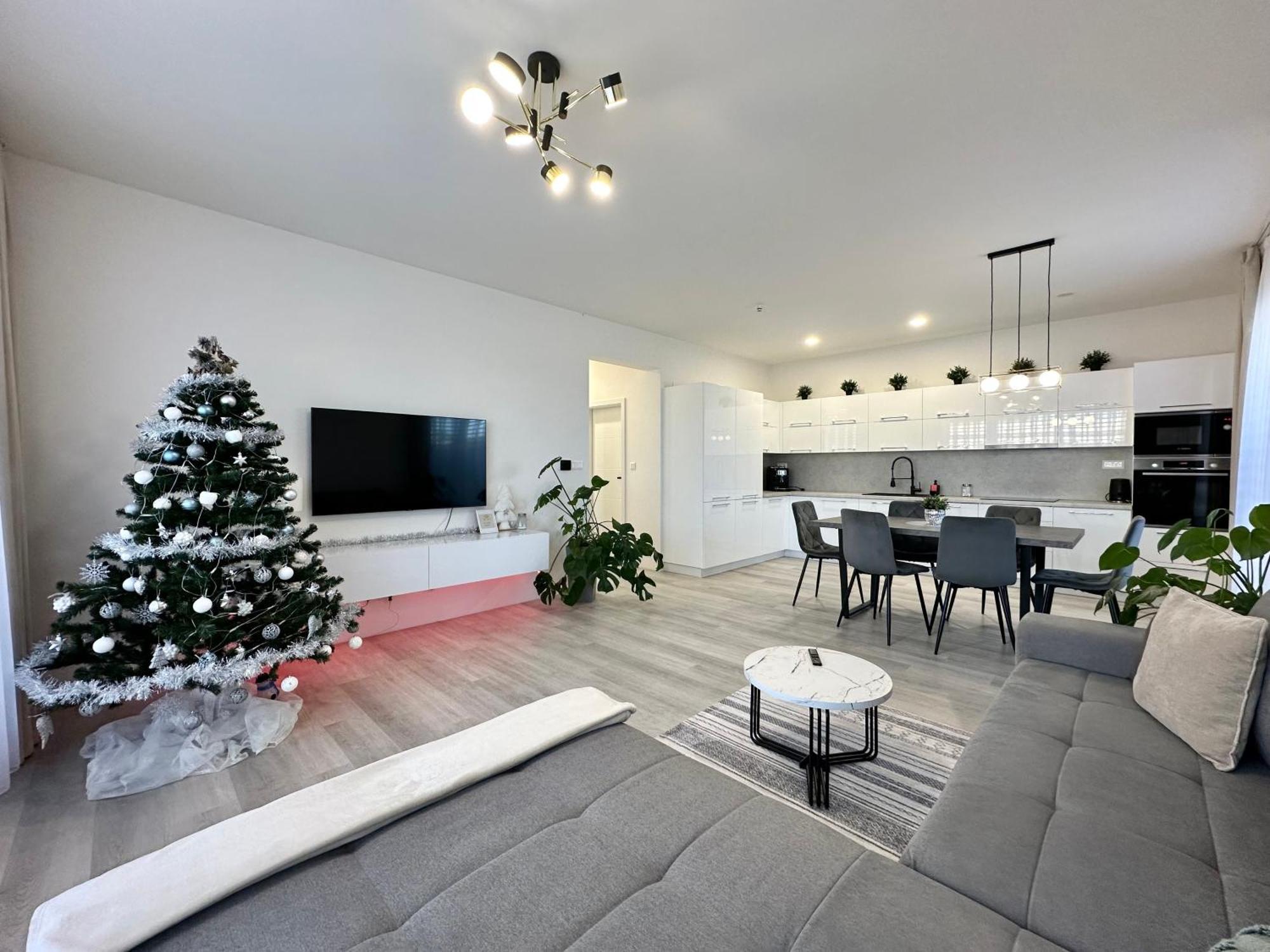 Klimatizovany Apartmanovy Dom S Virivkou, 9A Senec Exterior photo