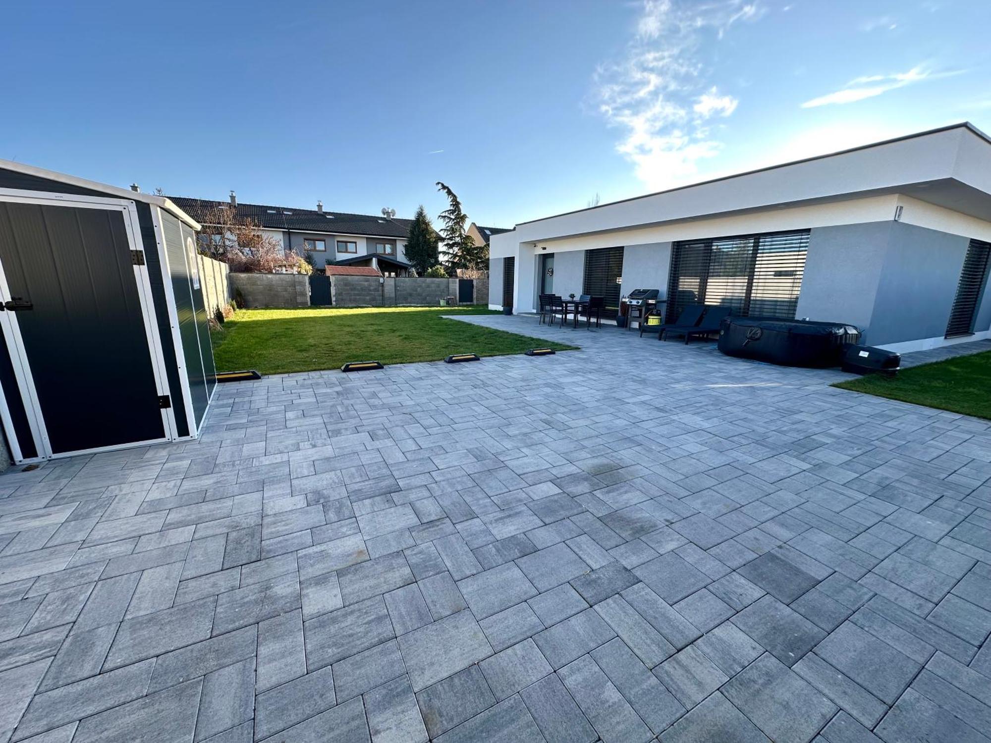 Klimatizovany Apartmanovy Dom S Virivkou, 9A Senec Exterior photo